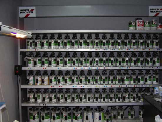 Cтеллаж компонентов изготовления красок